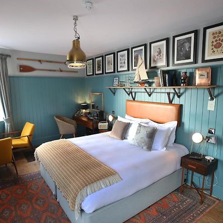 The Pilot Boat Hotel Лайм Риджис Екстериор снимка
