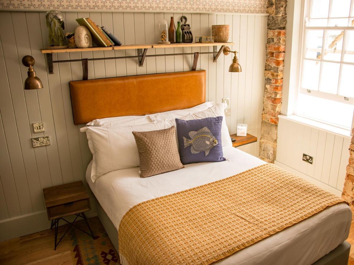 The Pilot Boat Hotel Лайм Риджис Екстериор снимка
