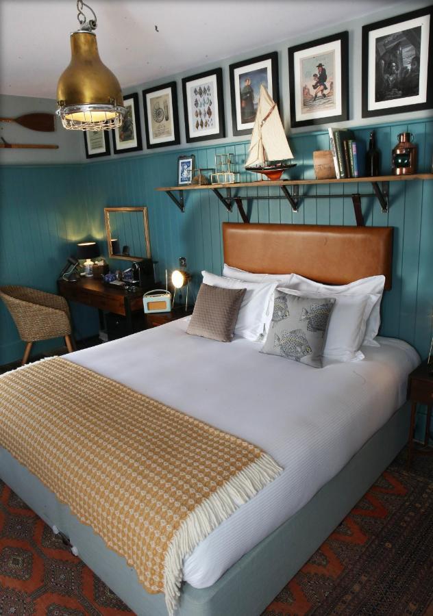 The Pilot Boat Hotel Лайм Риджис Екстериор снимка